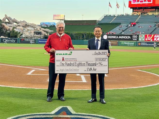 长荣航空与美国职棒大联盟（MLB）洛杉矶天使队合作，只要球员本季敲出1支全垒打，长荣就捐1000元美金给「洛杉矶天使队棒球慈善基金会」。（长荣航空提供／陈佑诚台北传真）