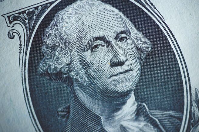 美国联准会将维持更长时间的高利率，刺激10年期美国公债殖利率衝上4.566％，创2007年以来的16年高峰。图／美联社