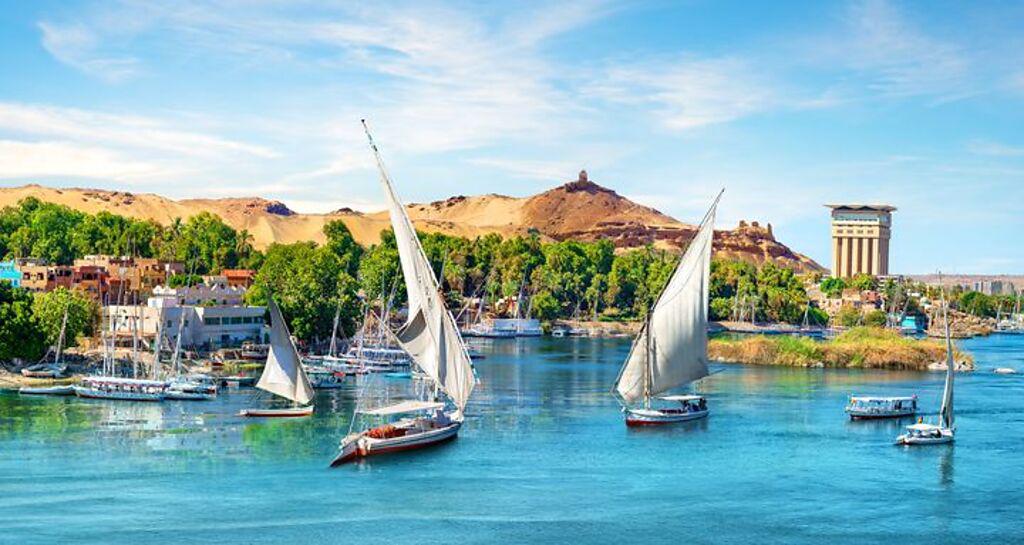 搭乘阿拉伯式風帆船，悠閒體驗尼羅河兩岸風情。（圖／shutterstock）
