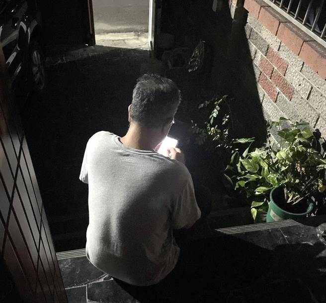 台东程父3天以来狂刷北东返乡车票，早也刷、晚也刷，他说，「刷上瘾了真的！」。（读者提供／蔡旻妤台东传真）