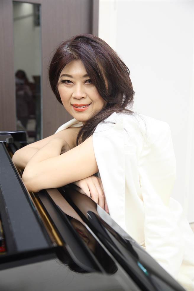 陈毓襄形容，普三是她「养了一辈子」的曲子，每个阶段弹，都能从中学习不同的智慧。（张铠乙摄）