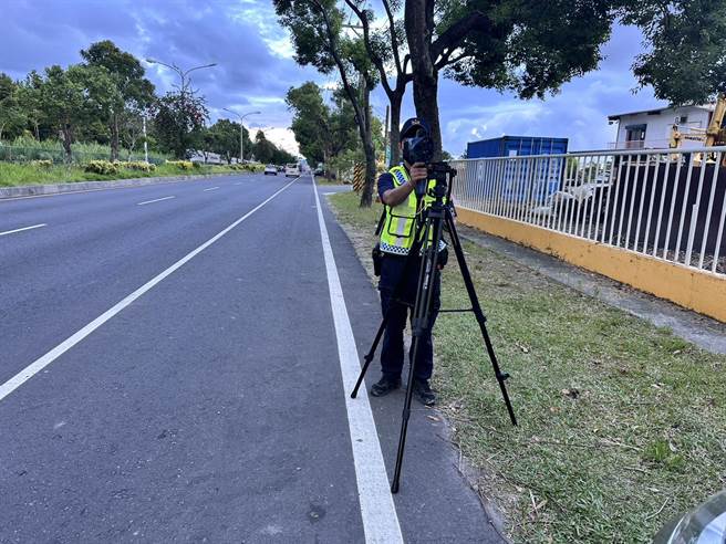 中秋连假期间，花莲各分局将安排机动警力，在辖内重要省道实施违规超速取缔，防制驾驶人因超速造成沿线交通事故。（吉安警分局提供／罗亦晽花莲传真）