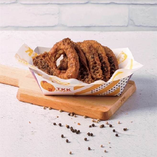 顶呱呱中秋推出多种组合餐，经典品项包括炸鸡、呱呱包等都能享有，还有刮刮卡抽好礼活动。（顶呱呱提供／朱世凯台北传真）