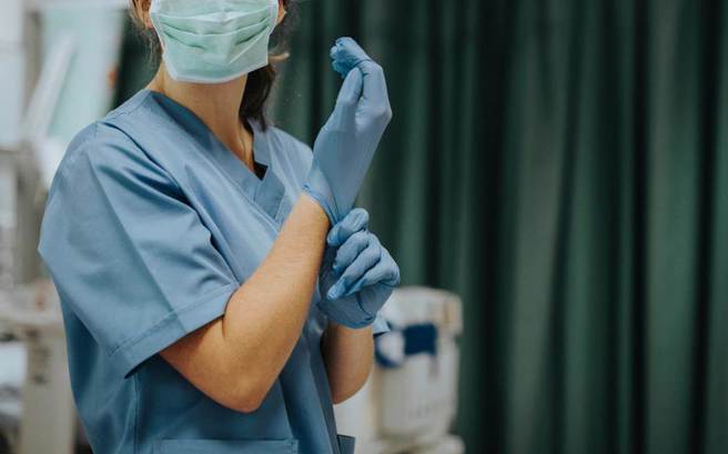 护理人员夜班奖励出炉！ 每班最多加1千，月薪最多增2万。护理师示意图。（shutterstock）