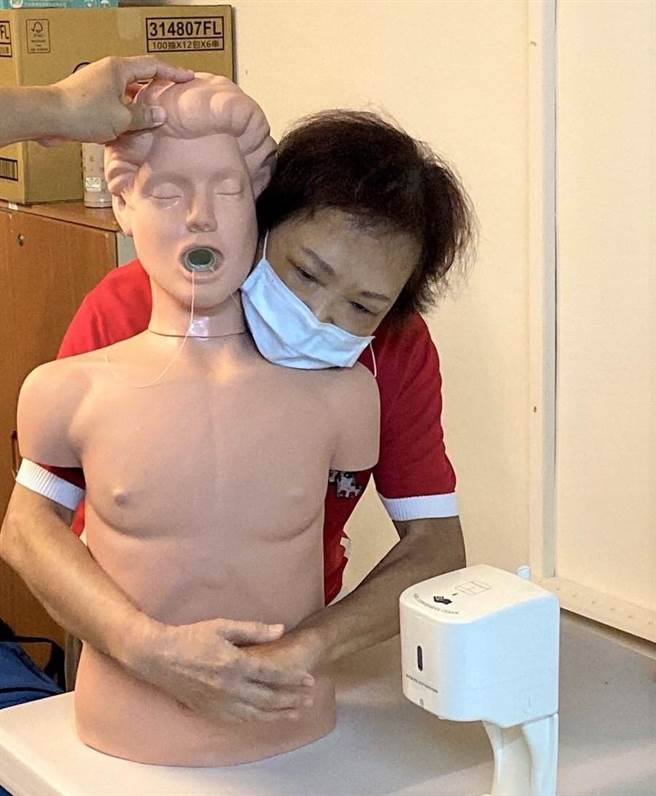 素华姐参加为期2个月的照服员训练班取得证照。（斗六就业中心提供）