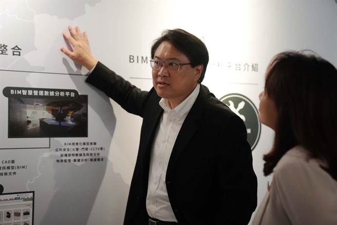 林右昌亲自导览解说表示，台湾社宅从无到有发展，是很多人努力的成果，从初期的倡议，经歷误解、排斥，到现在社会大眾不仅了解，还明白社宅是好的建设，各县市政府跟民眾也都主动邀请中央去盖社宅。（内政部提供／游念育台北传真）