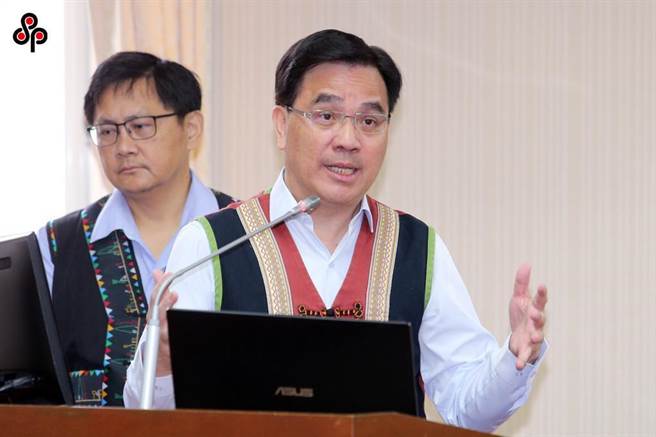 原民会拟修正办法，新增取得原住民身分的要件，该子女如果採用非原住民的汉人姓名，只要以原住民族文字并列父或母所属原住民族传统名字，即可取得原住民身分。（报系资料照）