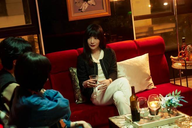 影后阳靓擅长隐藏心思、运筹帷幄，让人难以看穿。（发起日影视提供）