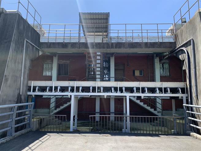 花莲市南滨抽水站机组已更新，不过位于西侧的滞洪池仍未动工。（王志伟摄）