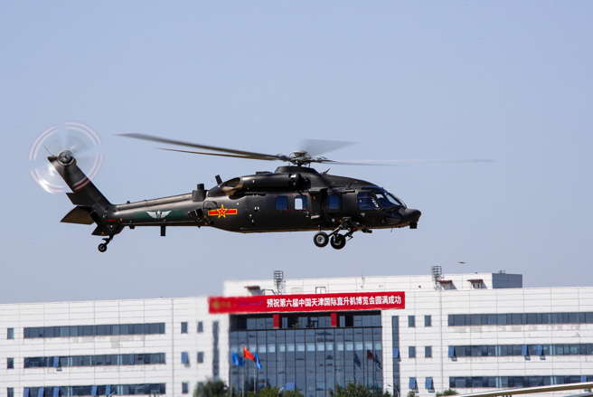 共军直-20直升机。（图 / 新华社）