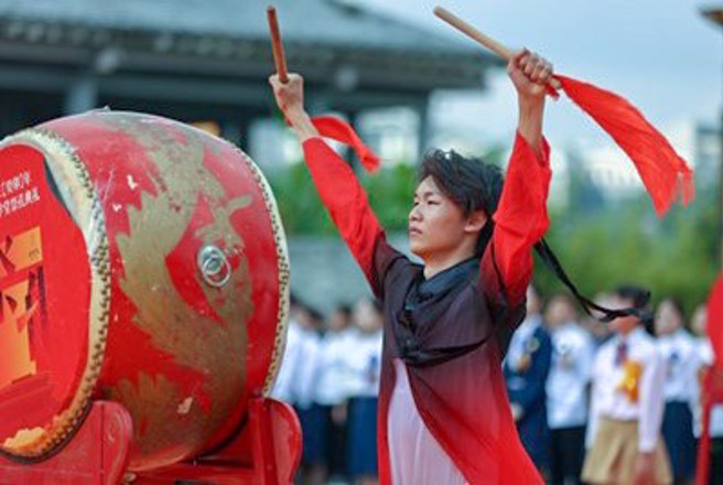 鼓阵元素贯穿祭礼仪式。（图／贵阳孔学堂文化传播中心提供）