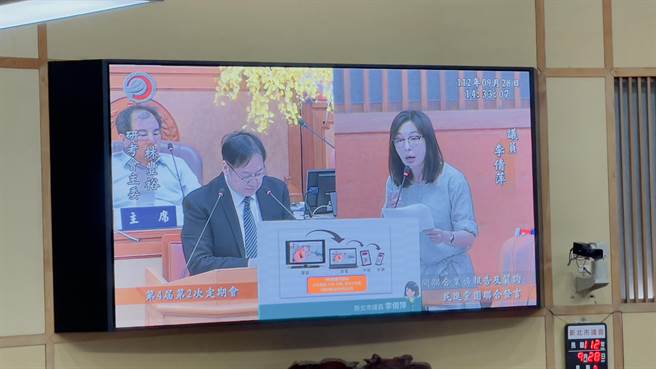 民进党市议员李倩萍要求研考会检讨App使用率以及网站共同框架架构。（吕健豪摄）