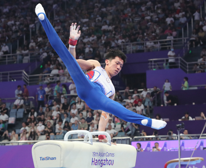 「鞍马王子」李智凯在杭州亚运鞍马拿下金牌，完成亚运2连霸。（郑任南摄）