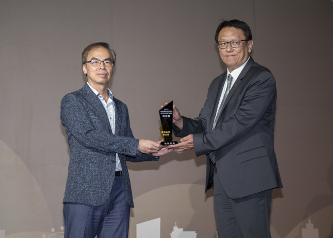 信义房屋荣获房仲类《服务品质杰出奖》。(中时新闻网摄)