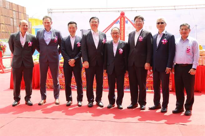 国内电线电缆与不銹钢产业领导龙头华新丽华携手丹麦NKT集团合作打造全台首家海底电缆厂，他们特别于28日举办「高雄海底电缆新建工程」开工动土典礼。（高市府经发局提供／洪浩轩高雄传真）