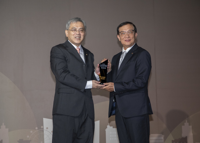 太平洋房屋荣获房仲类《科技创新杰出奖》。(中时新闻网摄)