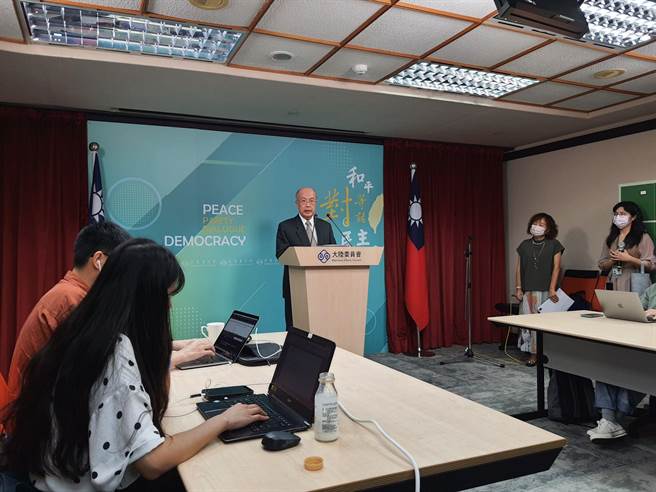 陆委会副主委詹志宏28日召开例行记者会。（陈冠宇摄）