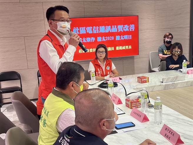 台中市北屯廍子地区手机通讯品质差、联繫不便，立委庄竞程日前与业者和社区代表协调，业者同意10月1日动工设置行动通讯改善设备，预计能改善5000户民眾困扰。（立委庄竞程办公室提供／潘虹恩台中传真）