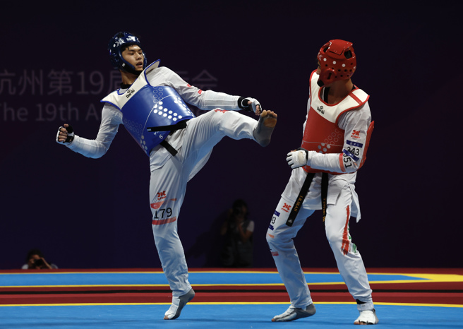 李孟恩（左）不敵伊朗對手並列銅牌。（中華奧會提供）