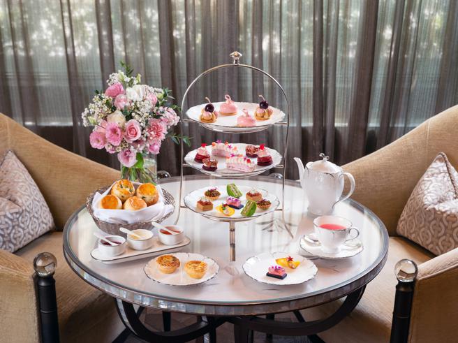 台北文华东方酒店「青隅」响应乳癌防治议题，打造吸睛的「粉红佳人」下午茶飨宴。（台北文华东方酒店提供）