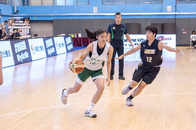 登峰造极篮球赛，北一女中3分之差气走日本高知中央高校。(主办单位提供／黄邱伦传真)