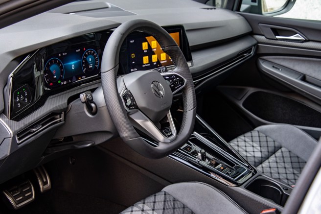 驾驶者导向仪表控台。（陈大任摄）