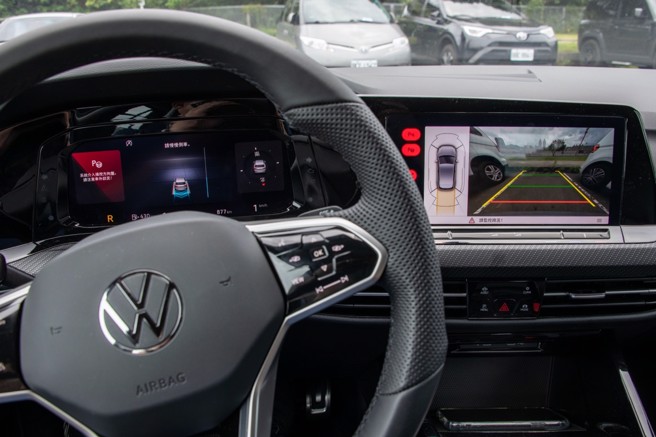 自动停车功能相当流畅。（陈大任摄）