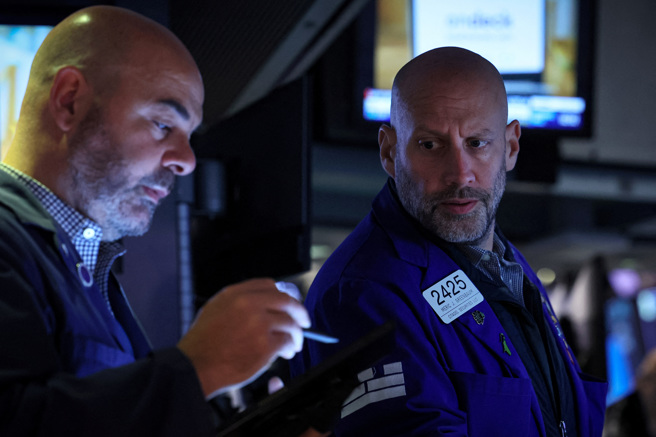 投资人仍在评估美国经济前景动向。（图／路透社）