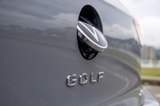 隐藏式车尾镜头。（陈大任摄）