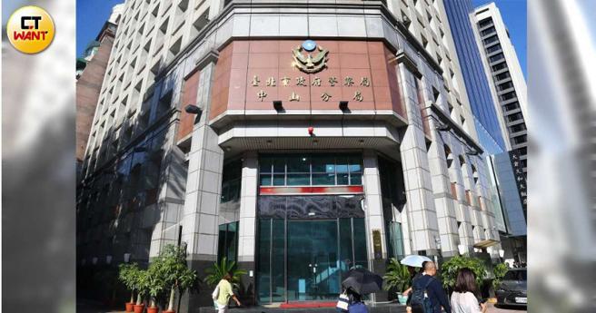 邱女用警备车越辖载男密友到帮派聚会地点，经查证属实后随即被调职惩处。（图／黄鹏杰摄）