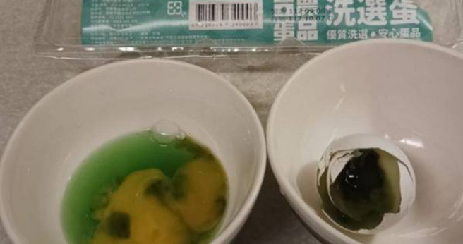 有民眾在脸书发文透露买到「黑绿鸡蛋」，被依妨害名誉罪送办。（图／翻摄自脸书）