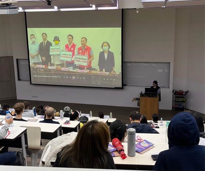 新竹市警察局第二分局近期與轄內大專院校合作，辦理反詐騙宣導。（警方提供／王惠慧新竹傳真）