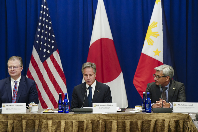 美国国务院亚太助卿康达（Daniel Kritenbrink）(图左)。(图/ 美联社)