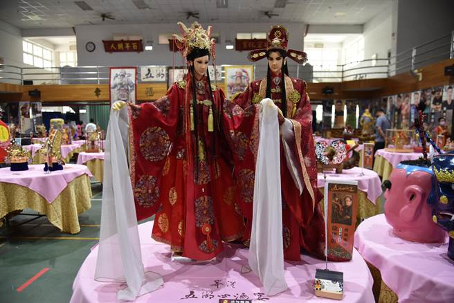 徐建彰的布袋戏雕刻。（周丽兰摄）