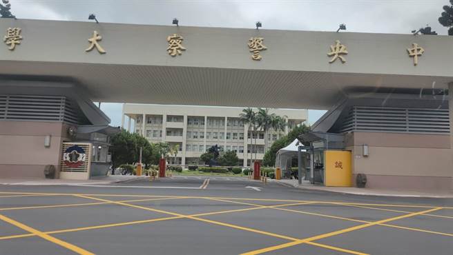 中央警察大學28日返鄉專車28日下午17時30分遊覽車到校後，學生依據SOP針對所有司機實施酒測，結果1名司機連續3測酒測都超標。（賴佑維攝）