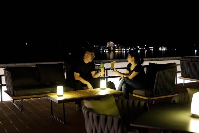 承亿文吕日月潭饭店中秋节3天连假平均订房8成，饭店顶楼天首阁酒吧有酒有茶最受欢迎。（承亿文旅日月潭饭店提供）★《中时新闻网》关心您：饮酒过量，有碍健康。酒后不开车，安全有保障！