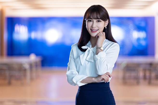 中天主播张若妤俏丽回归主播台。（罗永铭摄）