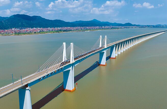 台灣同胞對於兩岸融合發展的期待，固然有更多惠台政策的福利，但更為重要的卻是對台灣同胞現有和應有合法權益的法治保障。（新華社）