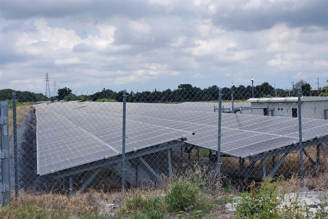 云林县在国土计画中被画设的农业发展区9.6万公顷是全台面积最大，但其中却又被画设低地力区，以发展太阳能光电，图为云林县一处种电的农地。（周丽兰摄）