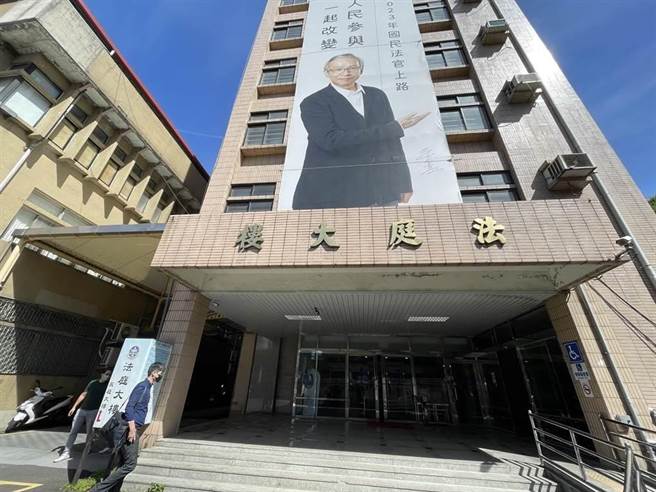 顾姓狼师趁指导女童功课，5度猥亵女童，民事部分背心北地方法院判赔45万元。(资料照)