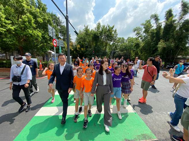 新竹市高峰路在本月25日已完成道路拓宽，成功缓解新竹市交通问题，引来无数市民大讚施政有感。（陈育贤摄）