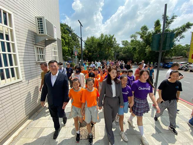 新竹市高峰路在本月25日已完成道路拓宽，成功缓解新竹市交通问题，引来无数市民大讚施政有感。（陈育贤摄）