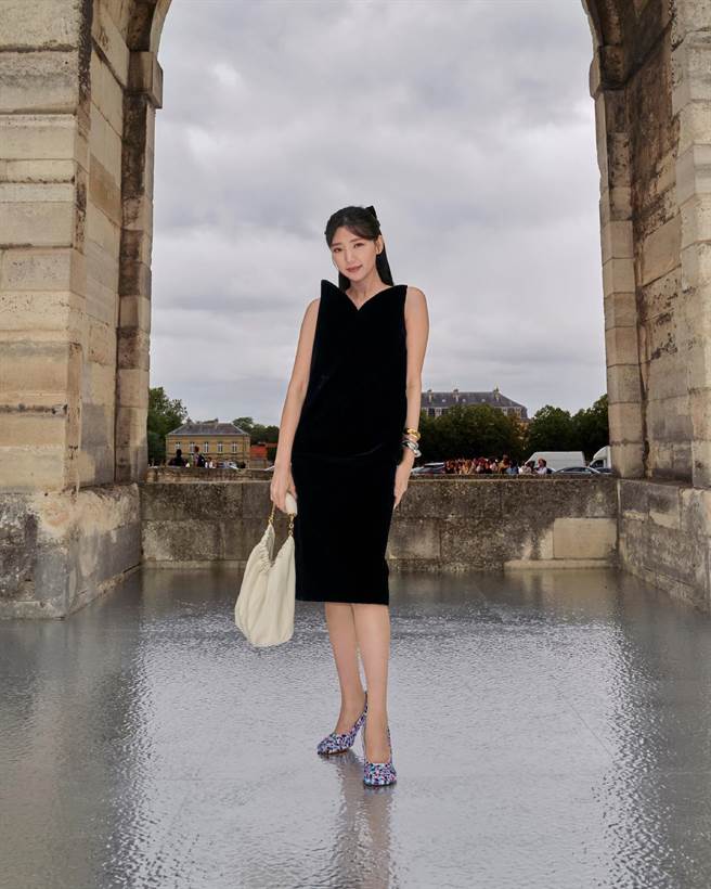 女星郭雪芙以可爱俏皮的造型现身观秀，也是受注目的亚洲女星之一。（Loewe提供／黄唯淯台北传真）