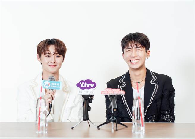 鐘亨（右）、珉奎預告見面會上將帶來中文歌曲。（微樂客提供）