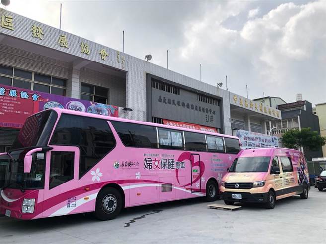 卫生局建议民眾可利用每月送健康到村里行动医疗巡迴、社区癌筛设站服务或至健康署资格审查通过医疗院所受检。（嘉义县政府提供∕吕妍庭嘉义传真）