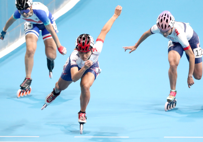 滑轮溜冰1000公尺决赛。（郑任南摄）