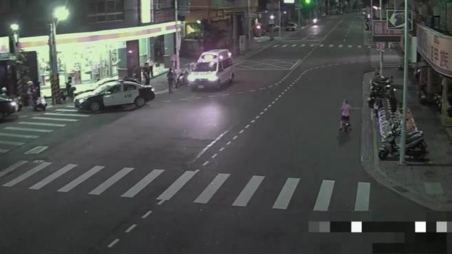 蘆洲區某卡拉OK店凌晨發生酒客打架，警方和救護車獲報趕抵現場。（翻攝畫面）