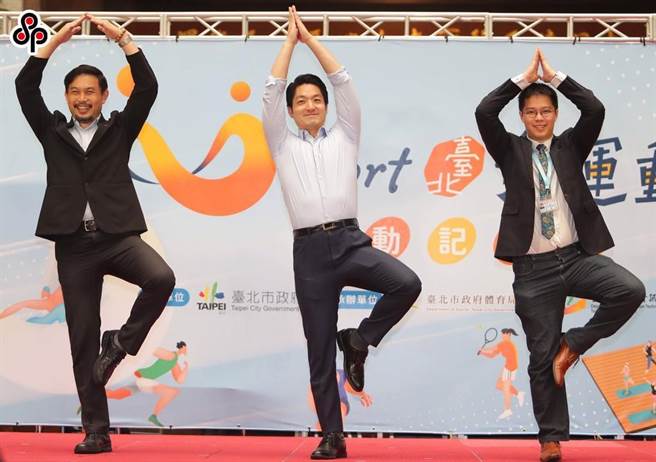 台北市长蒋万安（中）9月7日出席U-Sport记者会，宣传1500U币折抵运动消费计画。不过民进党台北市议员林延凤质疑，体育局将U-Sport赶鸭子上架，未确保各场馆系统介接顺畅。（本报资料照片）