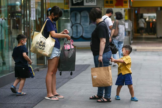 新冠肺炎解封后导致许多孩童没有抵抗力，生病频率变得更高。（图／示意图，记者邓博仁摄影）
