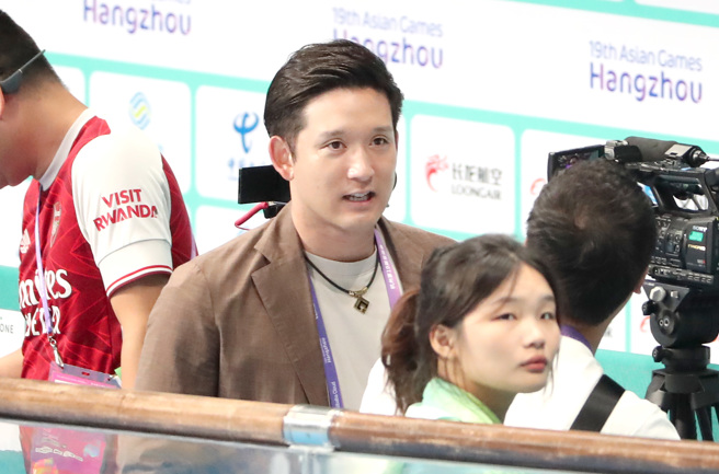 前日职火腿球员杉谷拳士这次代表TBS前来採访杭州亚运。（郑任南摄）